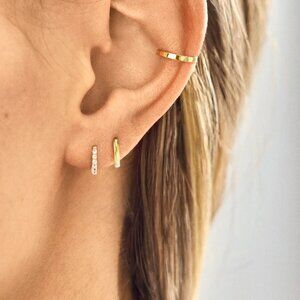 NWT BaubleBar Nicole 18k gold huggie hoop set